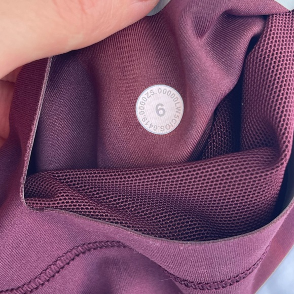 NWOT Lululemon In Movement Leggings 25" *Everlux Size 6 Red - Picture 4 of 4